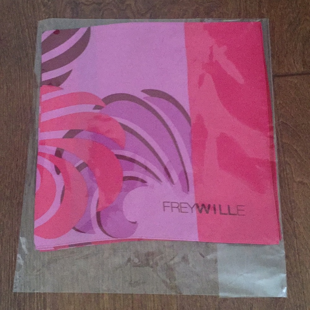 Frey Wille versatile square scarf magenta 100% silk